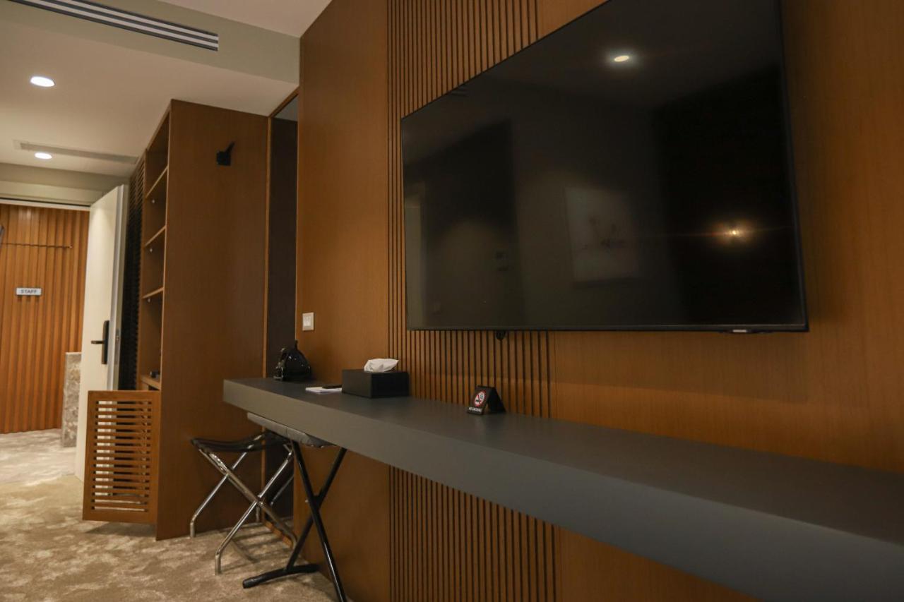 Urbanin Apartment & Hotel Тирана Екстериор снимка